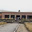 Imágen de gente saliendo de bodega Salentein luego de un wine tour.