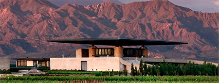 Imagen de bodega en la montaña mendocina para wine turs